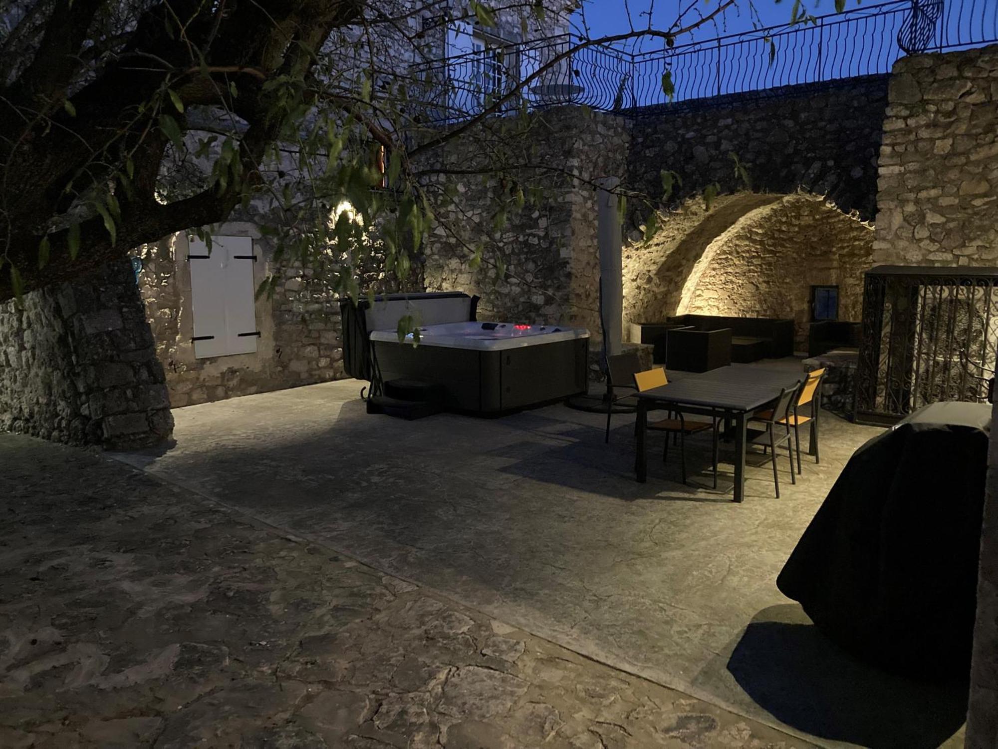 La Closerie D'Escalin Gite 12 Personnes Et Jacuzzi La Garde Adhemar Exterior photo